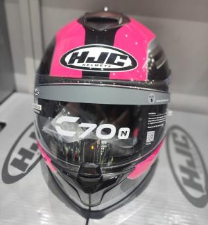 На фото Мотошлем HJC C70N BELIS MC8