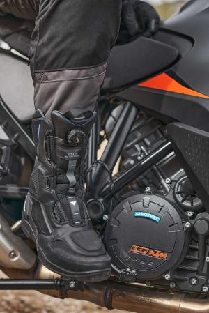 Купить Мотоботинки SHIMA STRATO MEN WP BLACK На фото Мотоботинки SHIMA STRATO MEN WP BLACK
